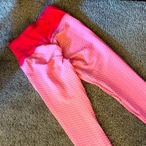 Pink scrunch butt leggings